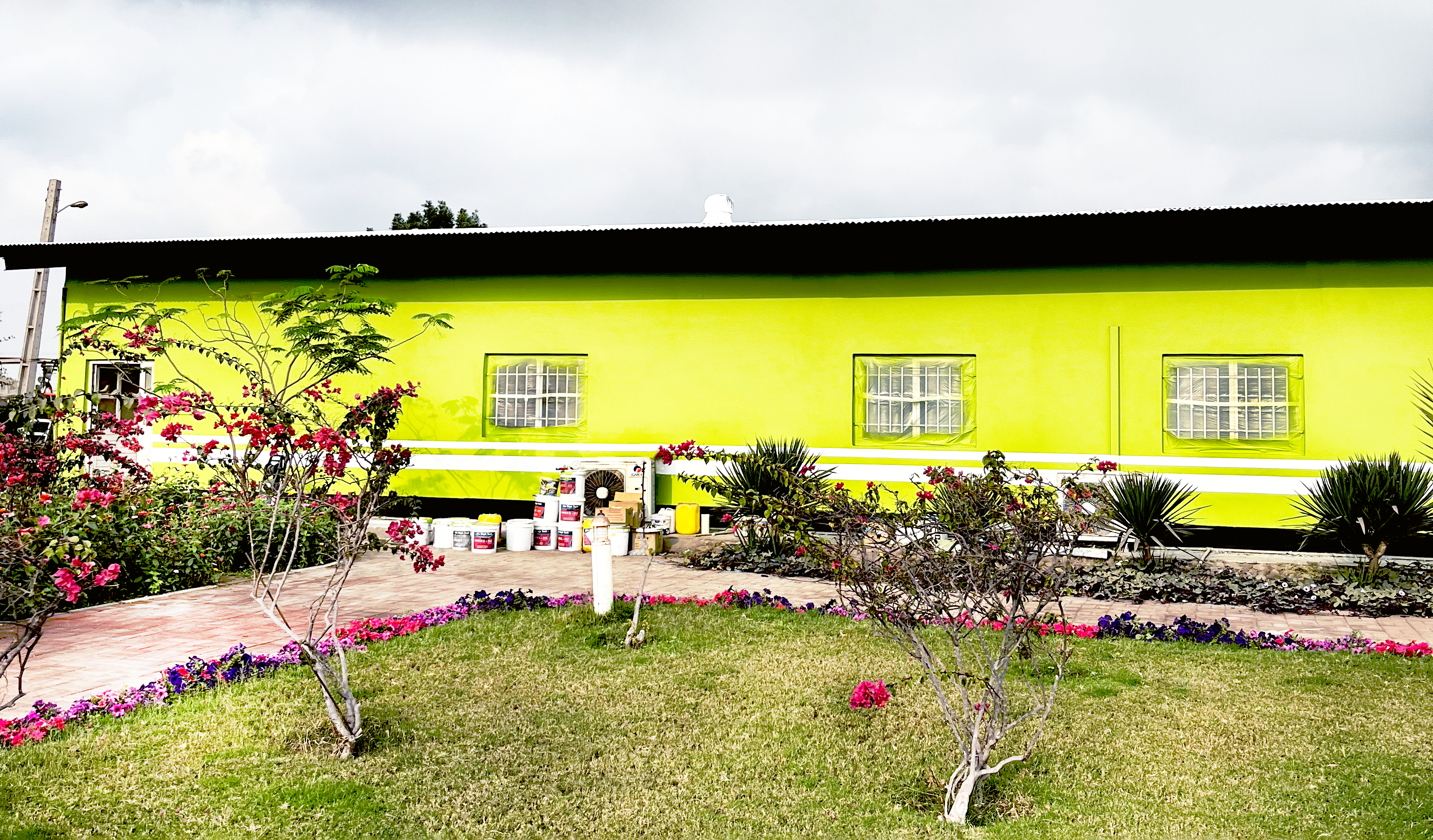 پوشش دهی دیوار ساختمان اداری